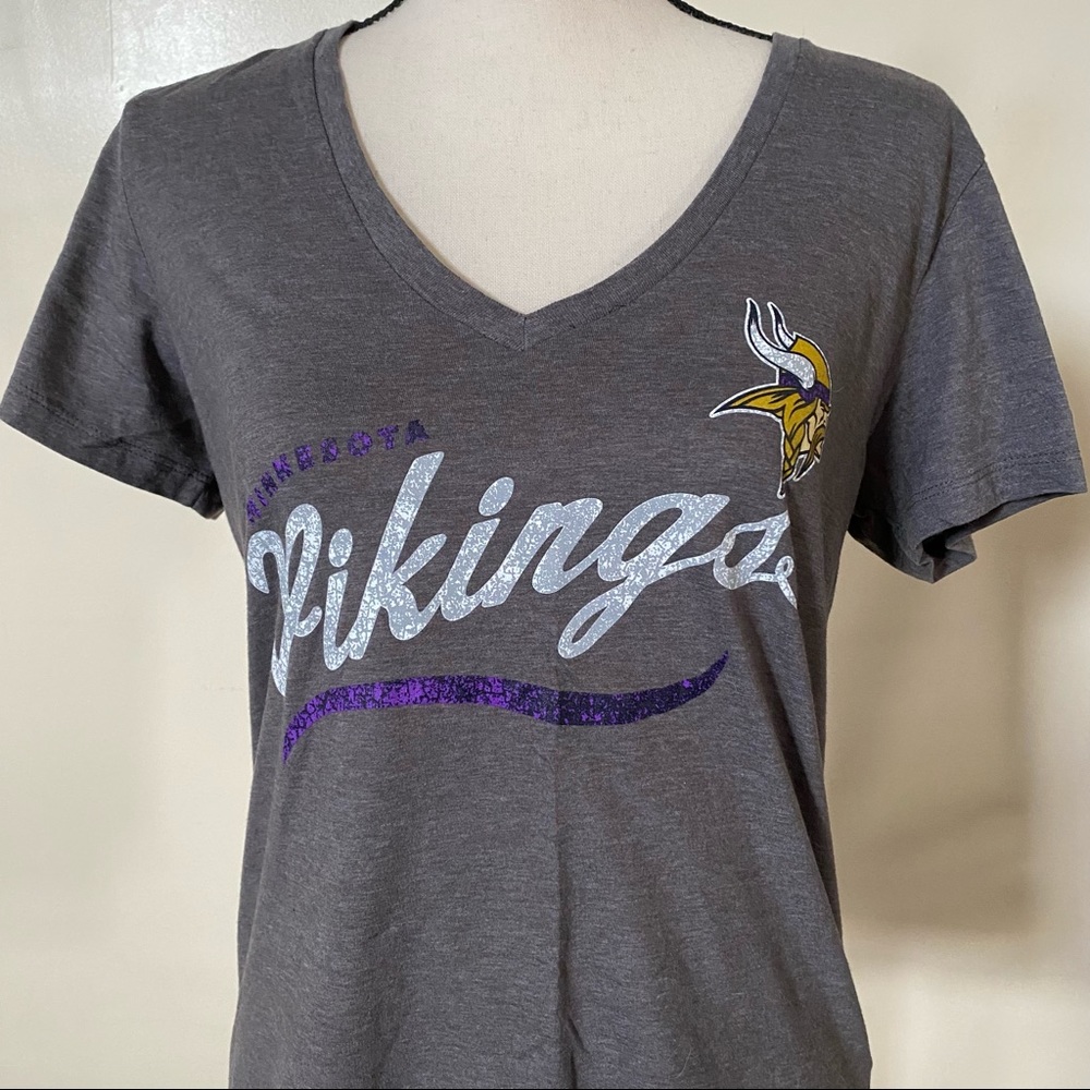 Minnesota Vikings NFL V-Neck T-Shirt - Picture 2 of 4